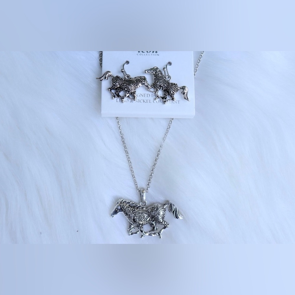 Horse necklace set with earrings